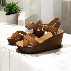 NWOT Tommy Hilfiger Sandals